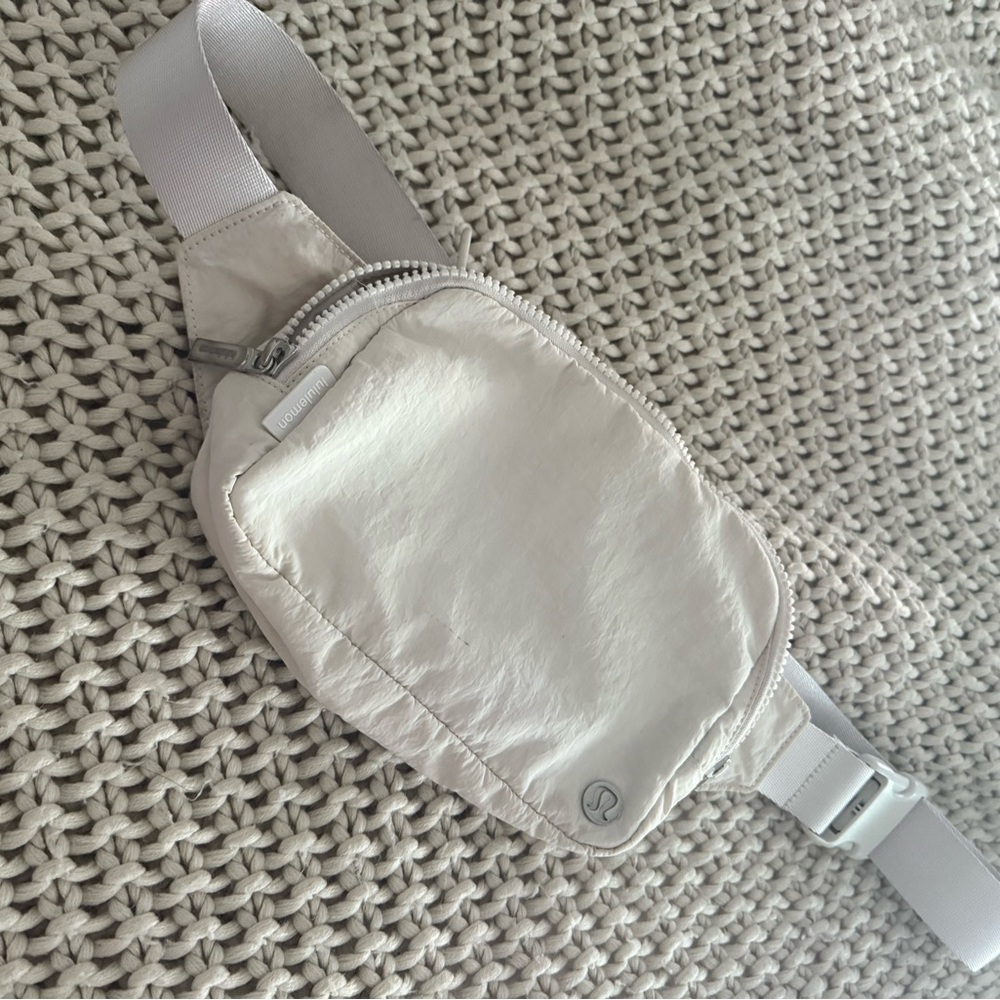lululemon 2L Cream Belt Bag